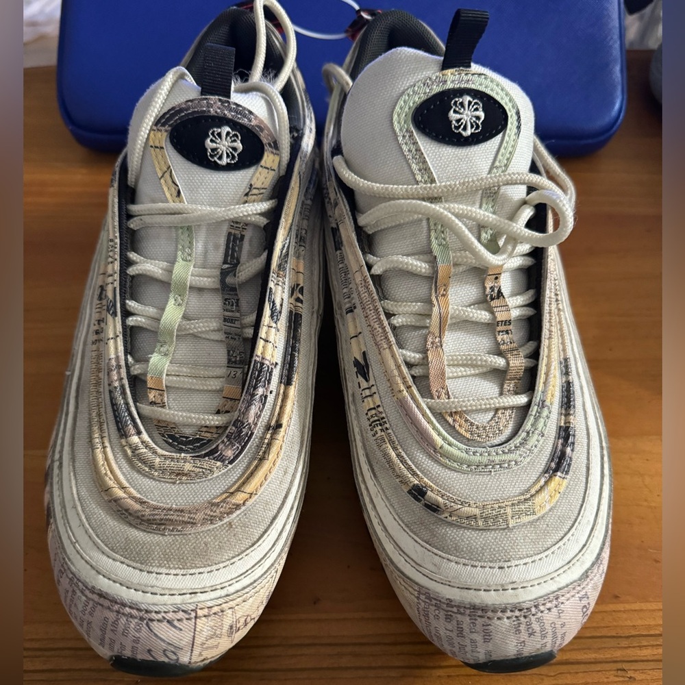 Nike Airmax Newspaper edition size 8
